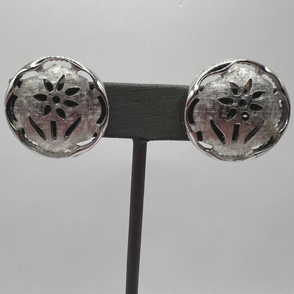 Vintage Sarah Coventry Clip On Earrings Flower‎ Textured Silver Tone Silhouette